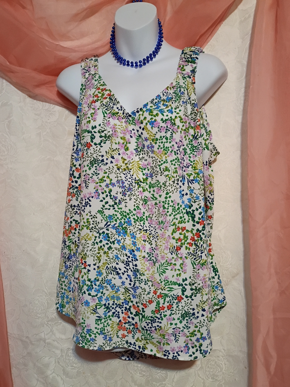 🛍️ BUNDLE ONLY🛍️CAbi White Multi Floral V-Neck Tank Top